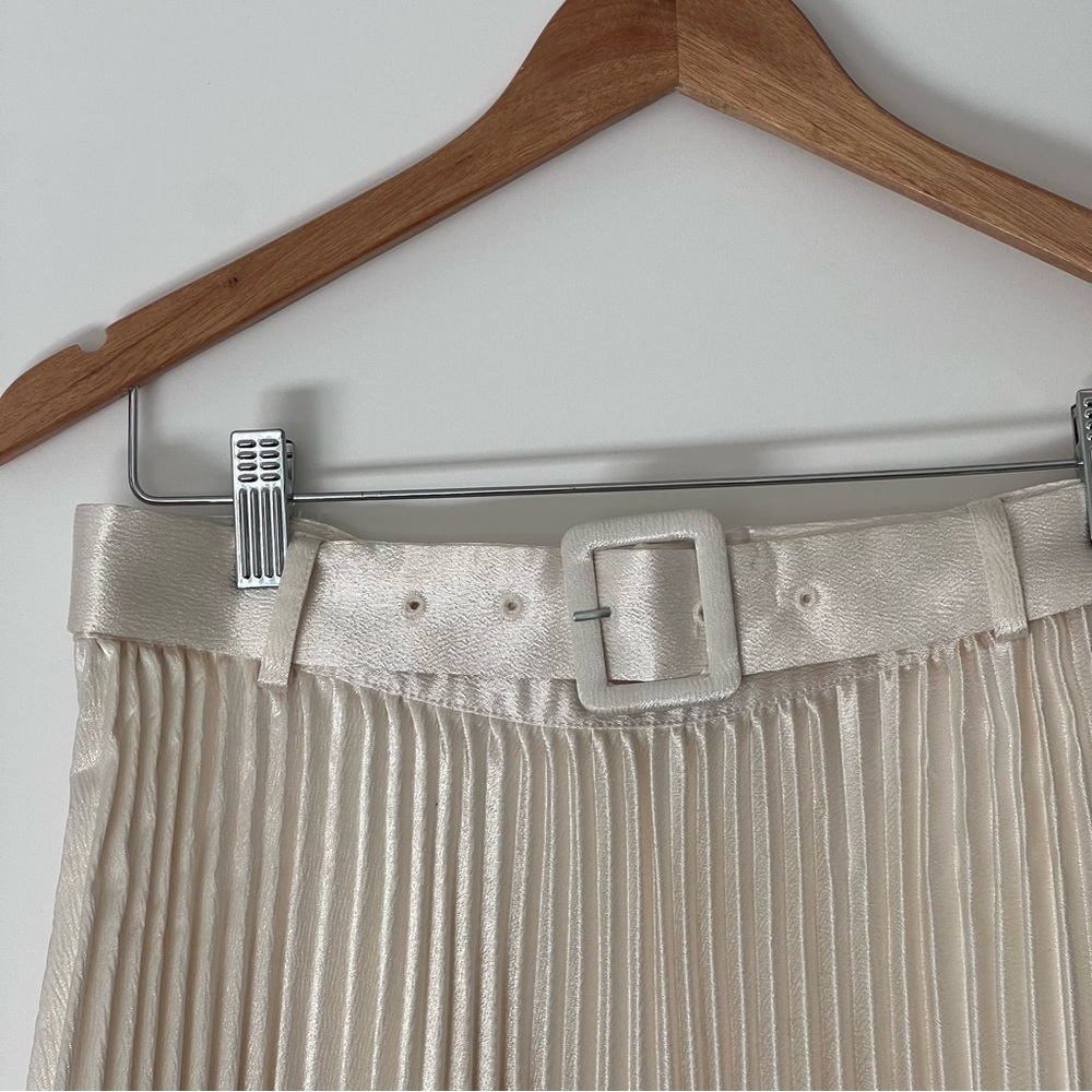 Moon River white pleated skirt